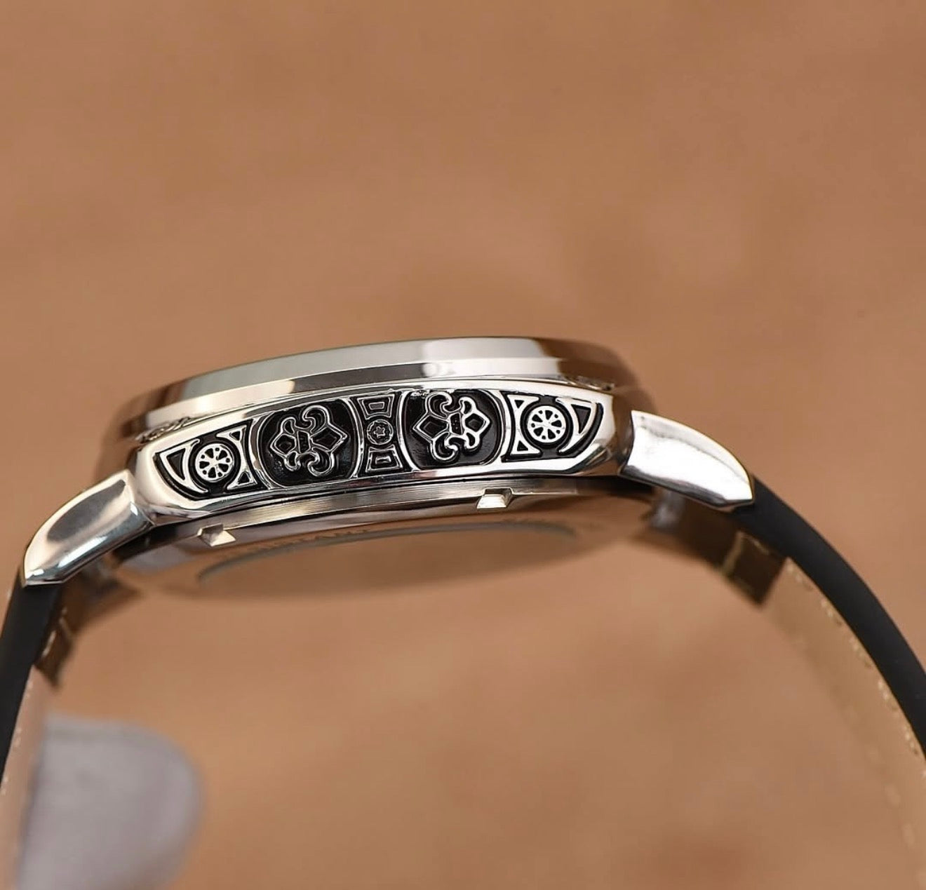 Royal Skeleton Automatic Watch – Hand-Engraved Luxury Design